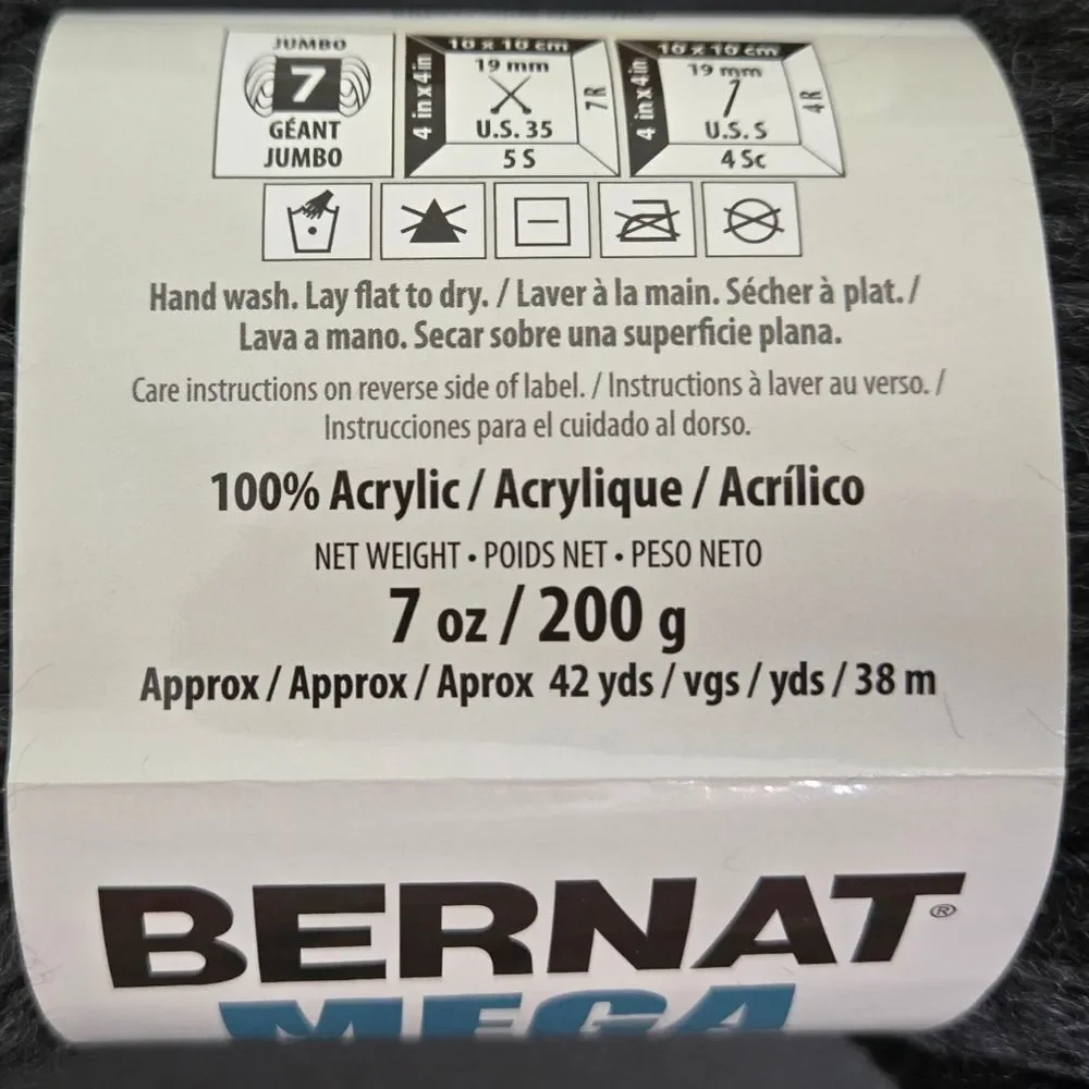 🎄🛍❤️ NIP 3 SKEIINS BERNAT MEGA BULKY BLACK YARN, 7 OZ EA